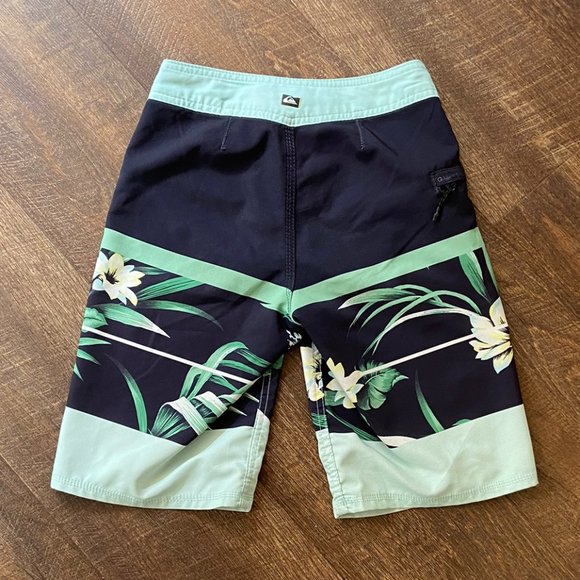 Quiksilver DryFlight Boardshorts - Size 24 - Picture 3 of 8